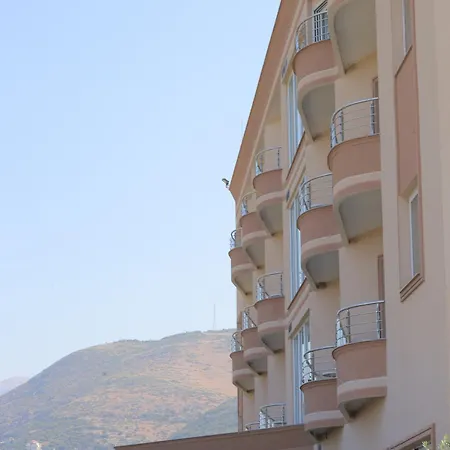 Sole Luna 4*
